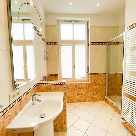 Luxus-fewo In Bestlage: Wohnungseigene Sauna, Zwei Baeder, Grosszuegige Terrasse, Lift, Tiefgaragenstellplatz * Heringsdorf (Usedom)